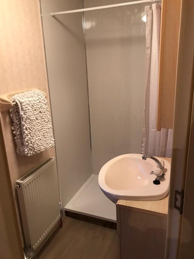 The Fox Inn, Roxby, Static Caravan מראה חיצוני תמונה